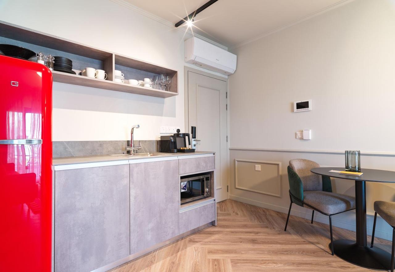 Liv The City Suites Adults Only Larnaca Ngoại thất bức ảnh