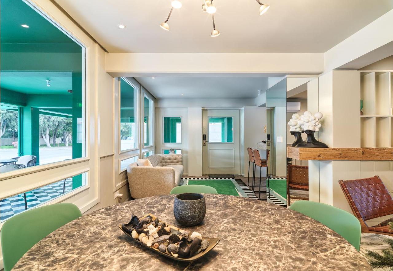 Liv The City Suites Adults Only Larnaca Ngoại thất bức ảnh