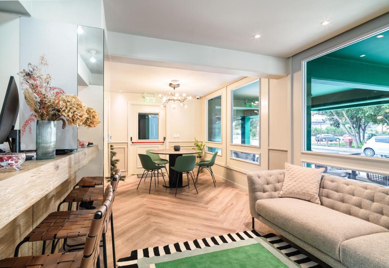 Liv The City Suites Adults Only Larnaca Ngoại thất bức ảnh