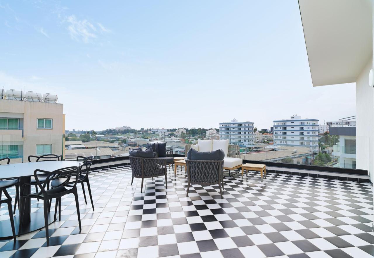 Liv The City Suites Adults Only Larnaca Ngoại thất bức ảnh