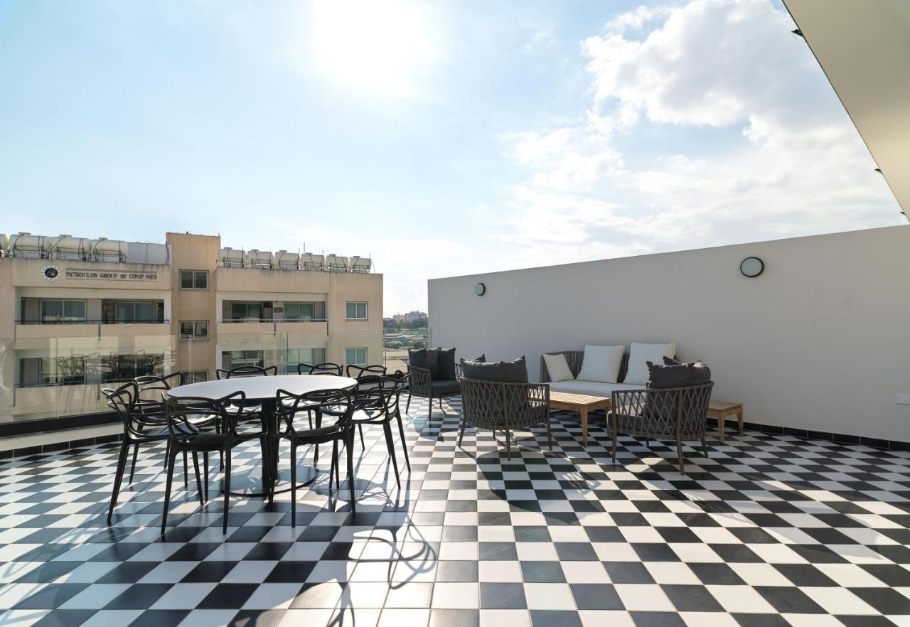 Liv The City Suites Adults Only Larnaca Ngoại thất bức ảnh