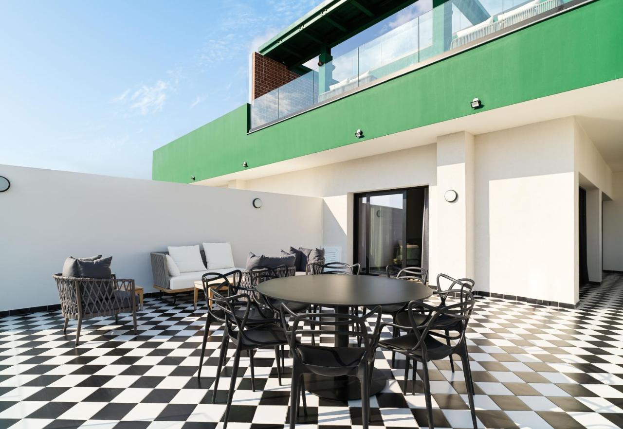 Liv The City Suites Adults Only Larnaca Ngoại thất bức ảnh