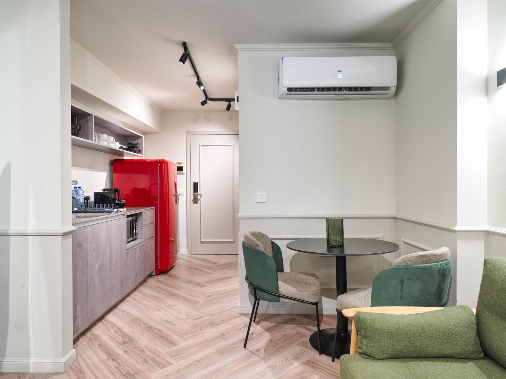 Liv The City Suites Adults Only Larnaca Ngoại thất bức ảnh