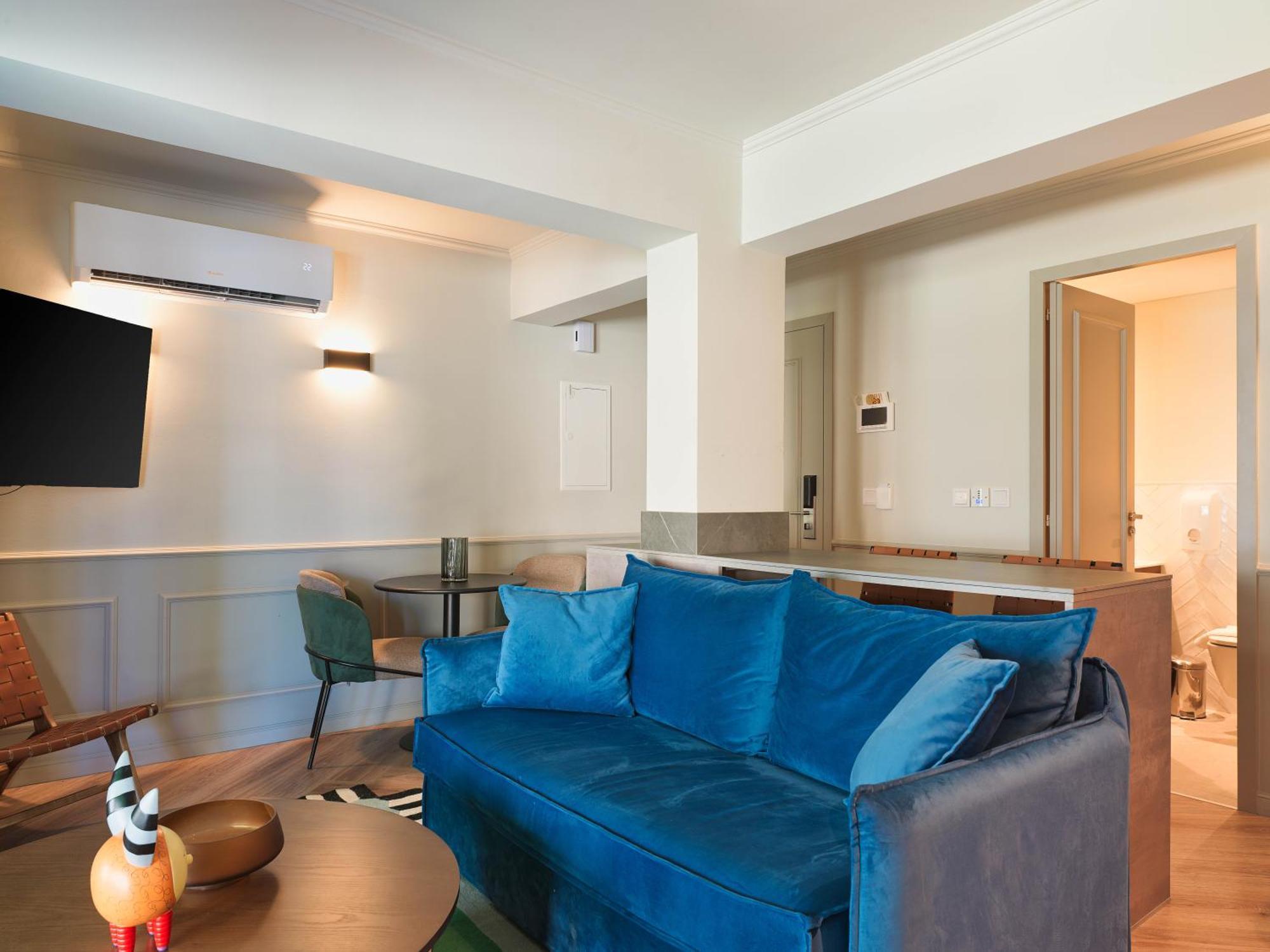 Liv The City Suites Adults Only Larnaca Ngoại thất bức ảnh