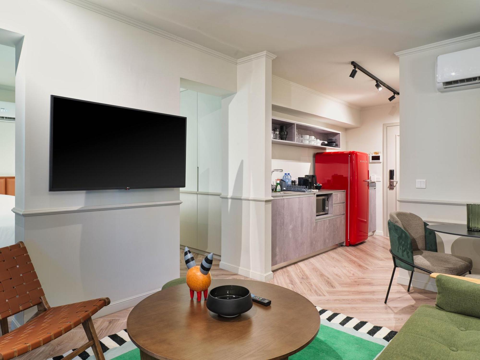 Liv The City Suites Adults Only Larnaca Ngoại thất bức ảnh
