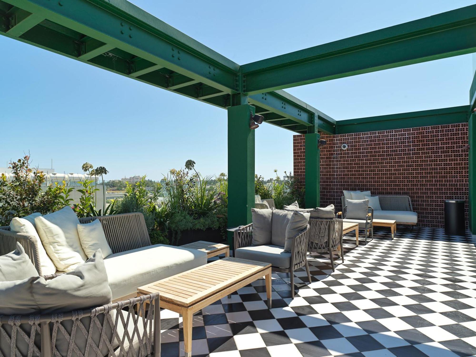 Liv The City Suites Adults Only Larnaca Ngoại thất bức ảnh